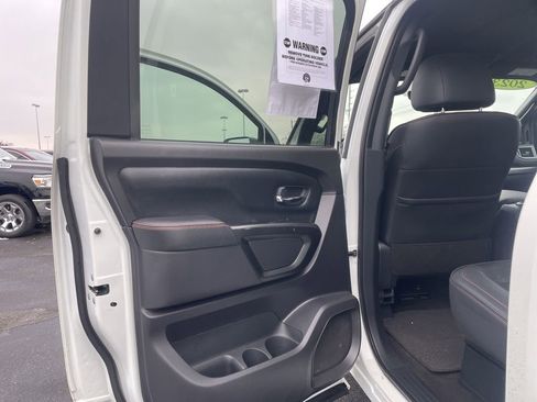 Used 2023 Nissan Titan PRO-4X image 21