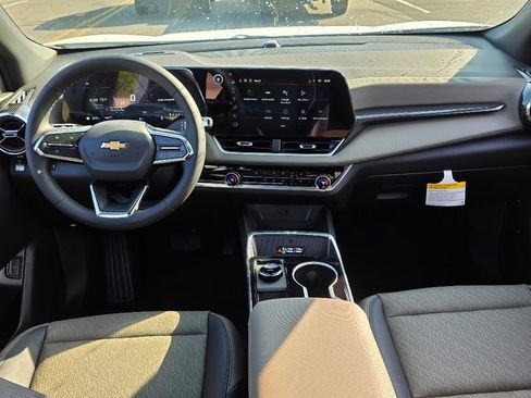 New 2026 Chevrolet Equinox LT w/ Convenience Package II image 2