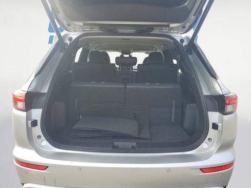 Used 2024 Mitsubishi Outlander SE image 16