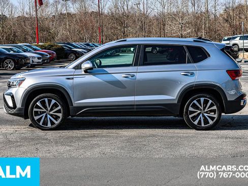 Used 2024 Volkswagen Taos SE image 9