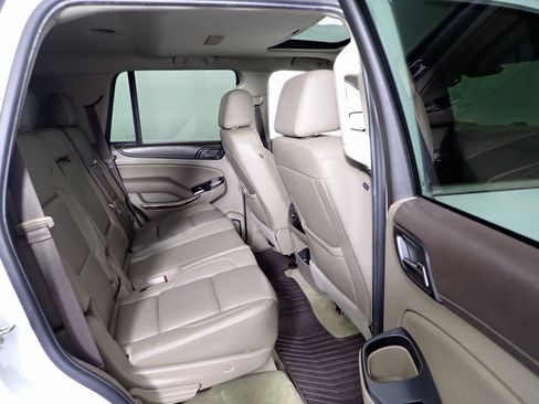 Used 2017 GMC Yukon SLT image 30