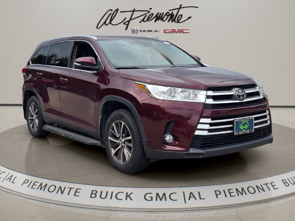 Used 2019 Toyota Highlander XLE AWD/4WD image 1