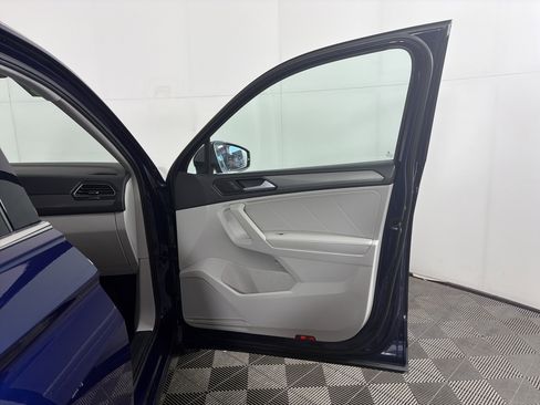 Used 2022 Volkswagen Tiguan SE image 42