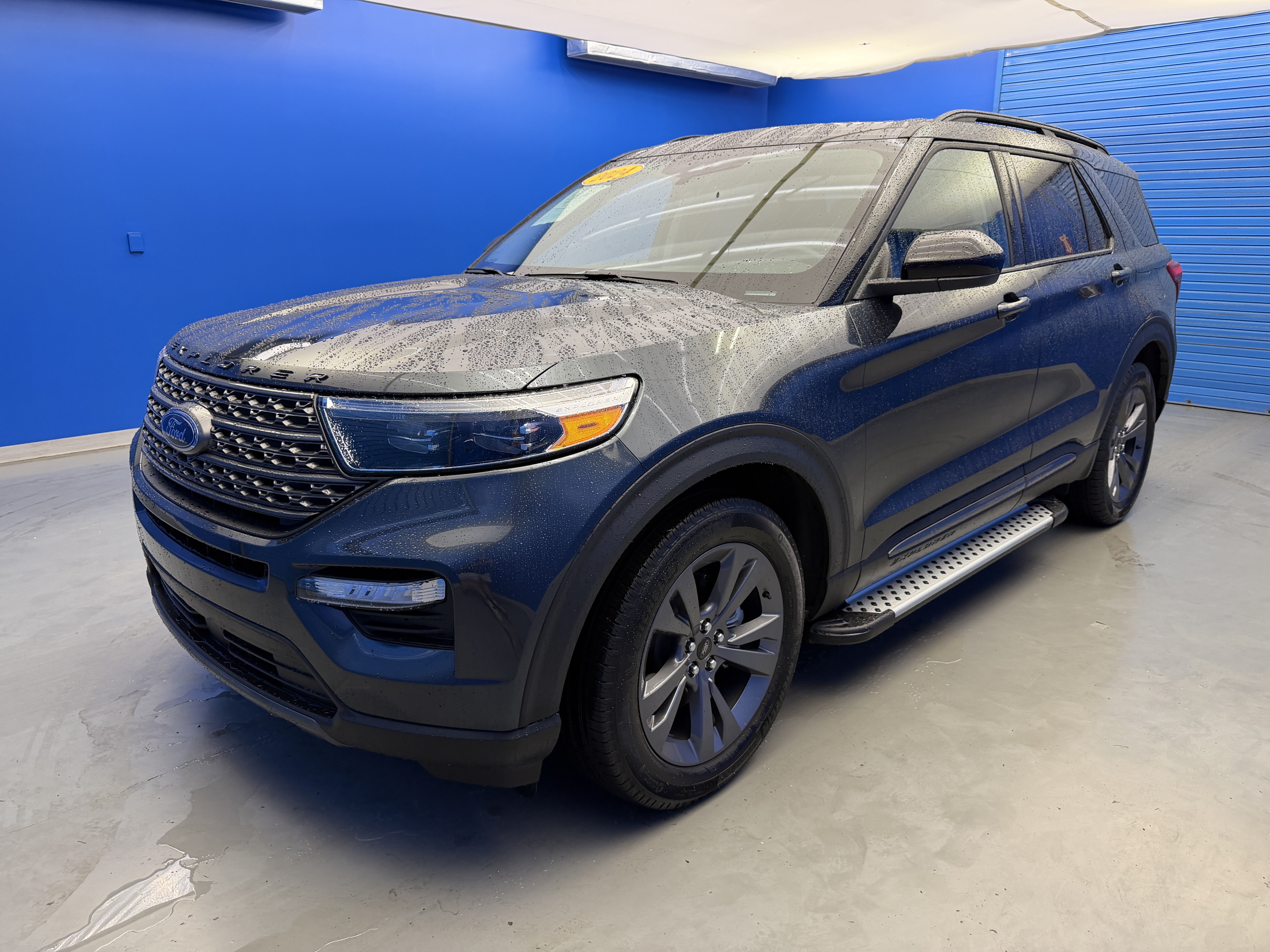 Used 2024 Ford Explorer XLT w/ Equipment Group 202A AWD/4WD image 4