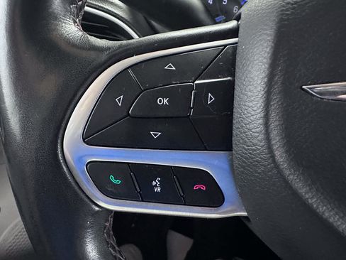 Used 2020 Chrysler Pacifica Touring-L FWD image 51