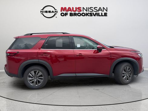 Certified 2024 Nissan Pathfinder SV FWD image 9