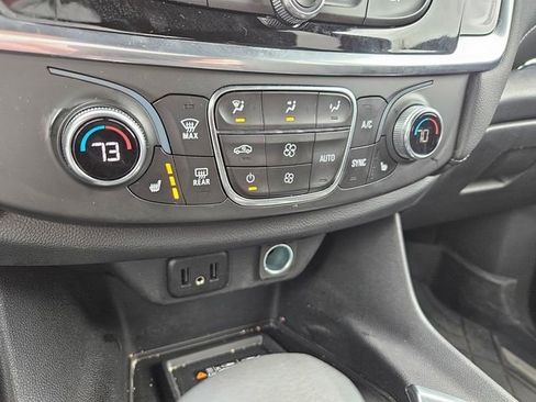 Used 2022 Chevrolet Traverse LT image 14