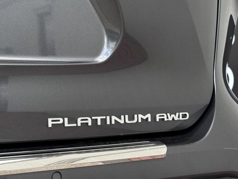 Used 2022 Toyota Highlander Platinum image 6