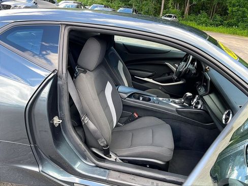 Used 2020 Chevrolet Camaro LT RWD image 11