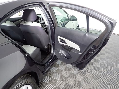 Used 2013 Chevrolet Cruze LS image 39