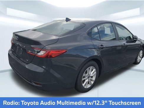 Used 2025 Toyota Camry SE FWD image 2