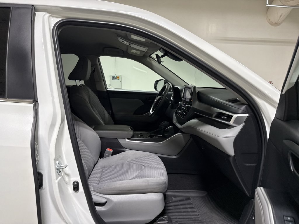 Used 2023 Toyota Highlander L FWD image 21