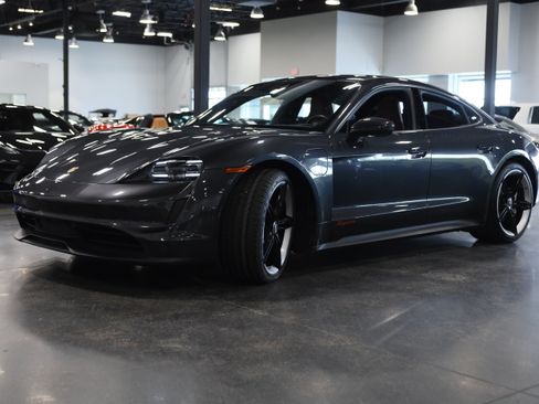 Used 2022 Porsche Taycan RWD image 3