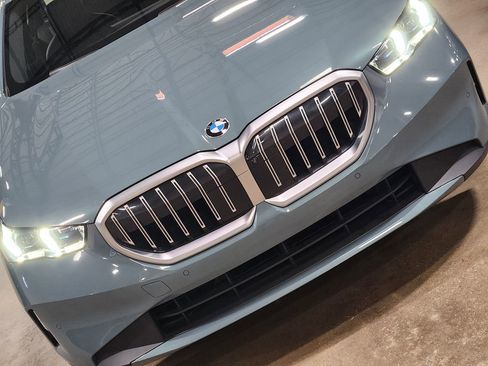 Used 2024 BMW 530i w/ Premium Package RWD image 19