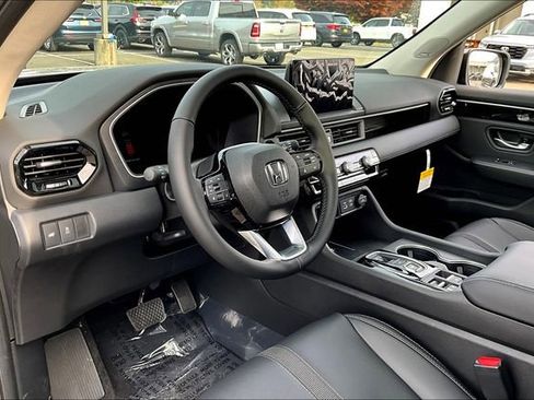 New 2025 Honda Pilot Touring image 7