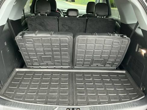 Used 2022 Ford Explorer XLT w/ Equipment Group 202A AWD/4WD image 18