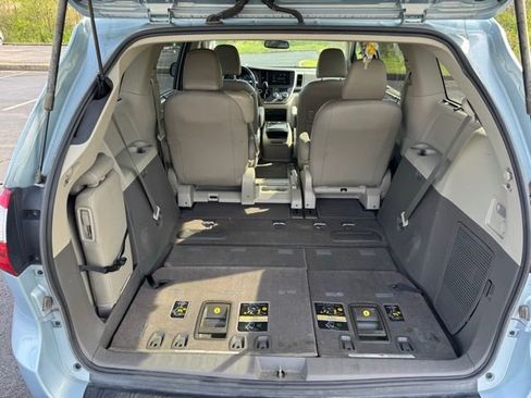 Used 2015 Toyota Sienna XLE image 9