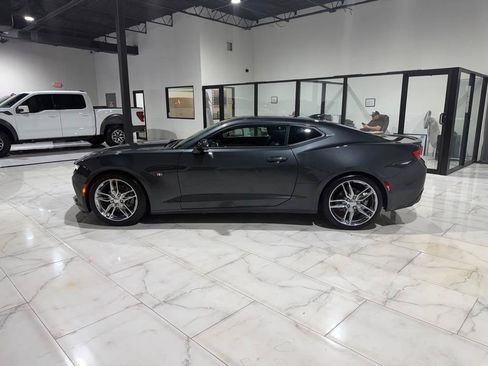 Used 2018 Chevrolet Camaro LT RWD image 7