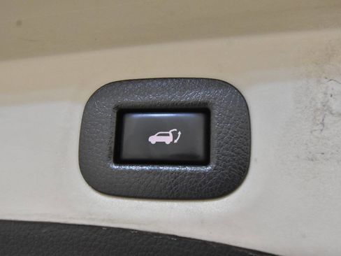 Used 2018 Nissan Rogue SV image 34