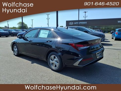 New 2026 Hyundai Elantra SE FWD image 3