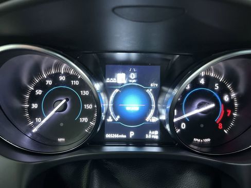 Used 2019 Jaguar F-PACE Premium image 19