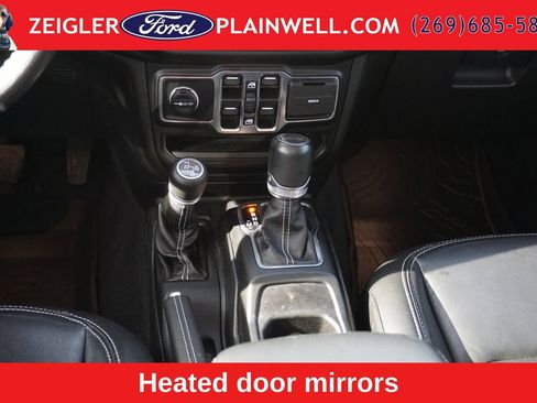 Used 2022 Jeep Wrangler Unlimited Sahara w/ Cold Weather Group AWD/4WD image 15