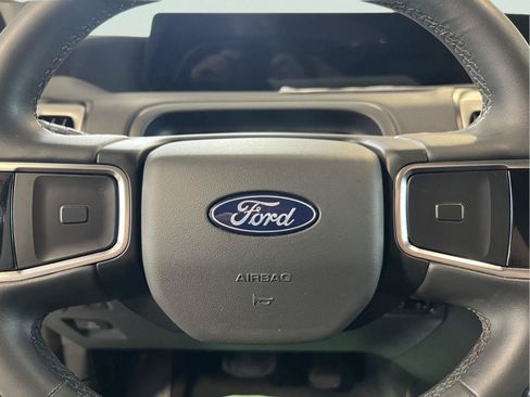 Used 2025 Ford Expedition Active AWD/4WD image 19