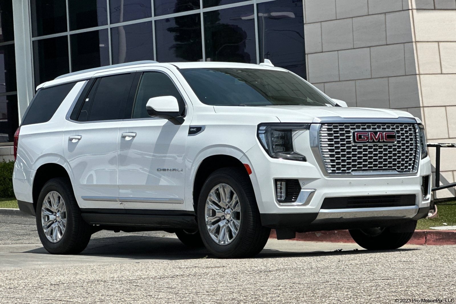 Used 2022 GMC Yukon Denali AWD/4WD image 1