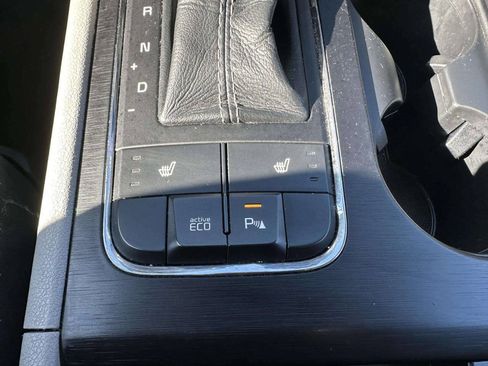 Used 2017 Kia Sedona LX w/ LX Essentials Premium Package FWD image 33
