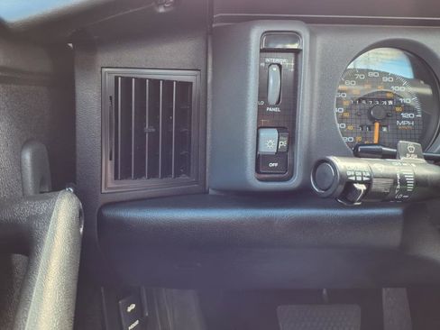 Used 1991 Pontiac Firebird Coupe image 16