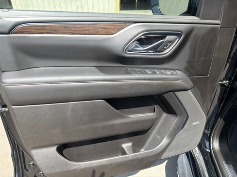 Used 2021 Chevrolet Tahoe Premier w/ Premium Package AWD/4WD image 19