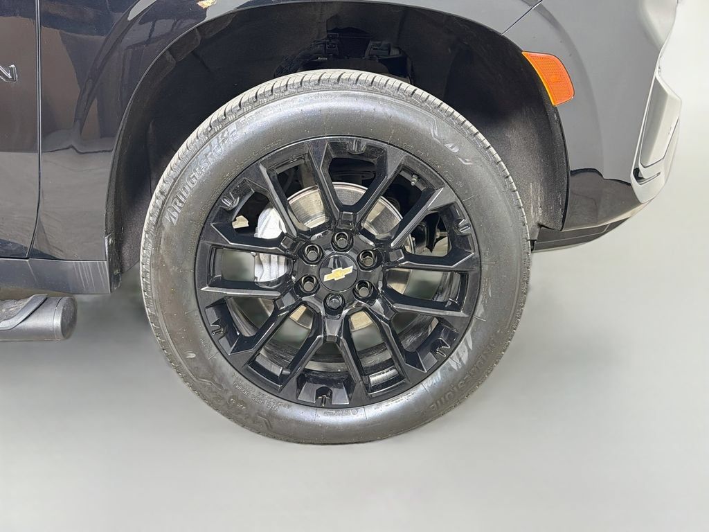 Used 2023 Chevrolet Suburban Z71 w/ Luxury Package AWD/4WD image 30
