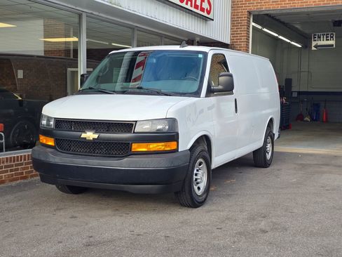 Used 2020 Chevrolet Express 2500 Regular Van 3D image 6