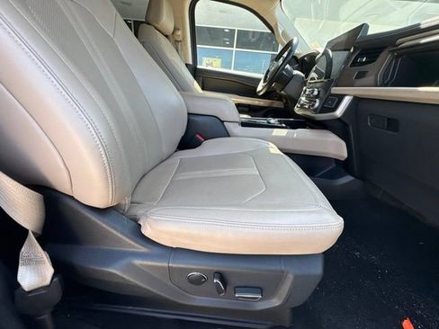 Used 2024 Ford Expedition Limited RWD image 5