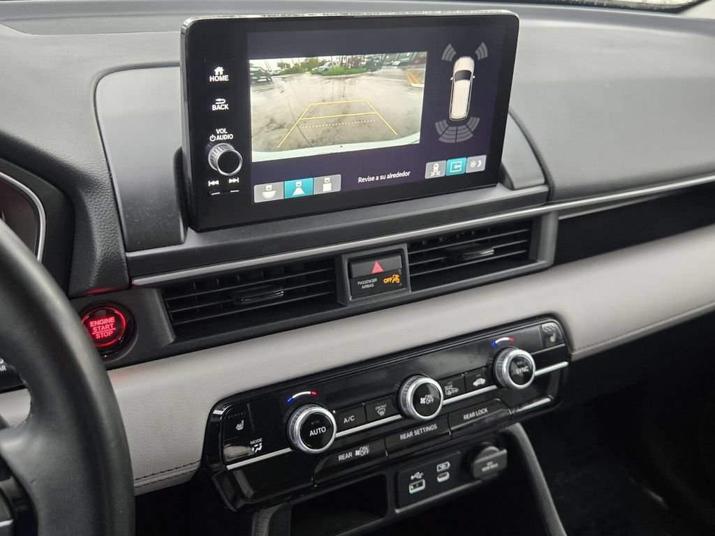 Certified 2025 Honda Pilot Touring image 21
