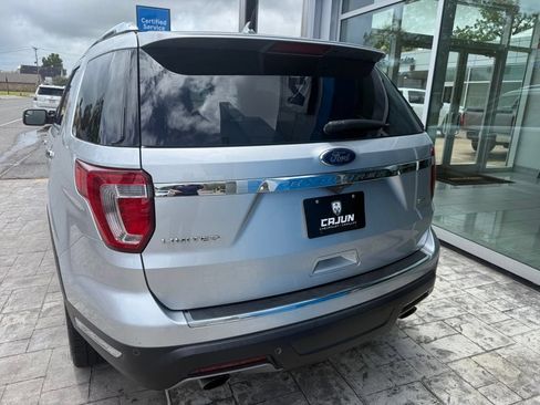 Used 2018 Ford Explorer Limited FWD image 3