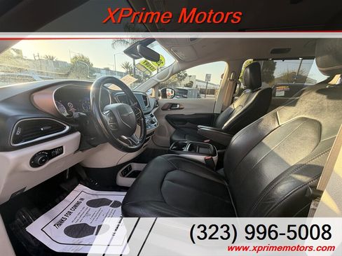 Used 2019 Chrysler Pacifica Touring-L w/ Advanced Safetytec Group FWD image 18