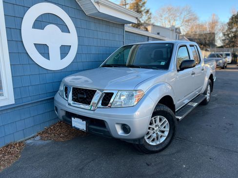 Used 2016 Nissan Frontier SV image 1