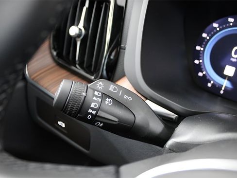 New 2025 Volvo XC60 B5 Ultra w/ Protection Package Premier image 16