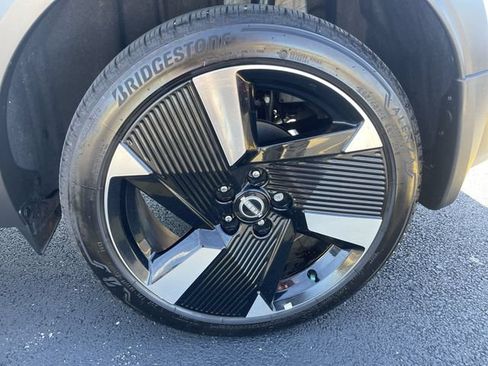 Used 2025 Nissan Kicks SR w/ SR Premium Package AWD/4WD image 31