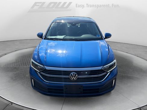 Used 2024 Volkswagen Jetta SEL FWD image 2