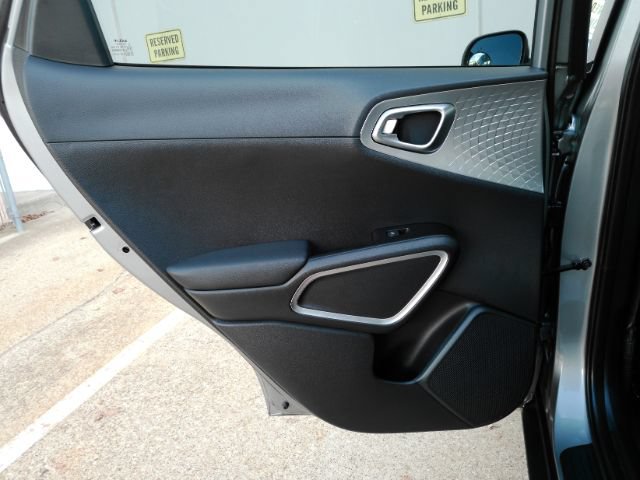 Used 2023 Kia Soul LX w/ LX Technology Package FWD image 14