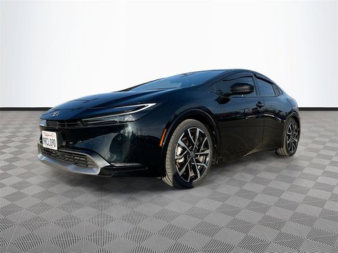 Used 2024 Toyota Prius Prime XSE Premium image 3