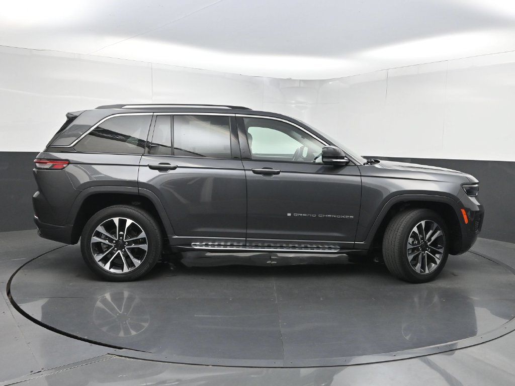 Used 2022 Jeep Grand Cherokee Overland w/ Luxury Tech Group IV RWD image 51