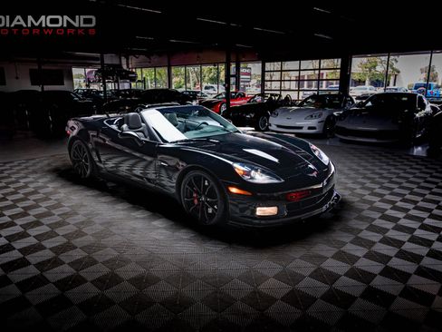 Used 2013 Chevrolet Corvette 427 w/ Z06 Carbon Fiber Package image 3