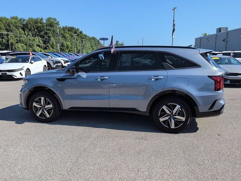 Used 2023 Kia Sorento EX w/ Panoramic Sunroof Package FWD image 4