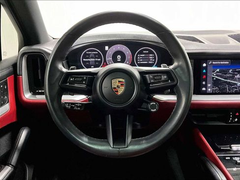 Used 2024 Porsche Cayenne image 18