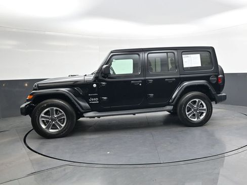 Used 2022 Jeep Wrangler Unlimited Sahara w/ Dual Top Group image 8