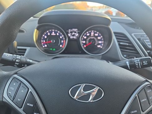 Used 2015 Hyundai Elantra SE w/ Option Group 02 image 11