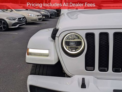 Used 2022 Jeep Wrangler Unlimited Sahara AWD/4WD image 10